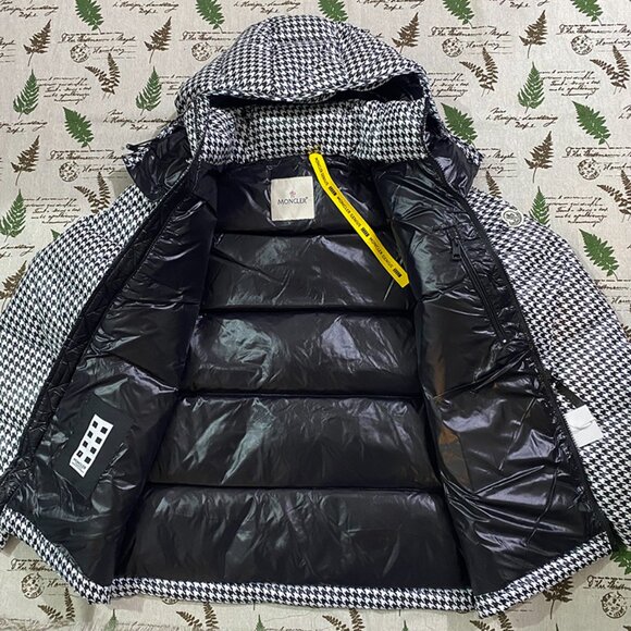 Moncler Genius Houndstooth Down Jacket White and Black - Picture 13 of 13